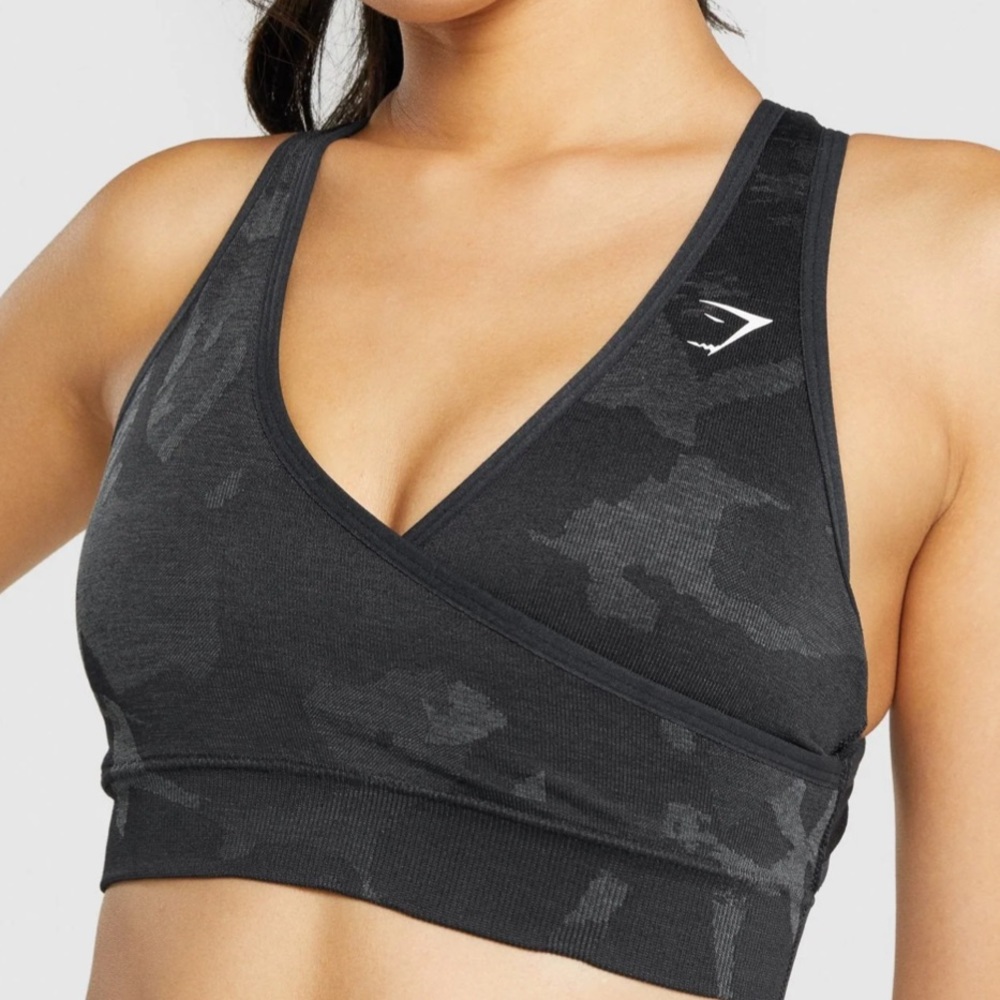Gym Shark Cross Sports Bra in Black, Size S